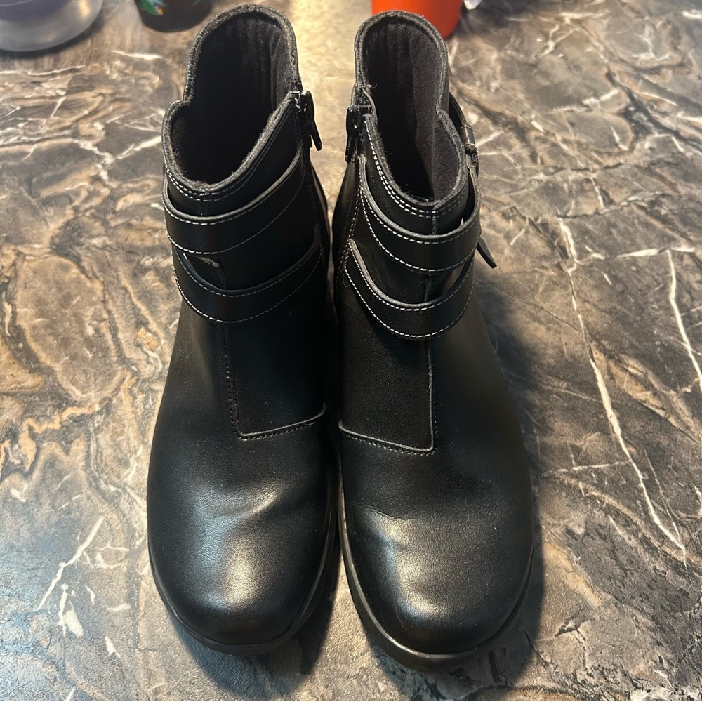 Clarks Collection Womens 8.5 W Angie Spice Black Leather Zip Up Ankle Booties
